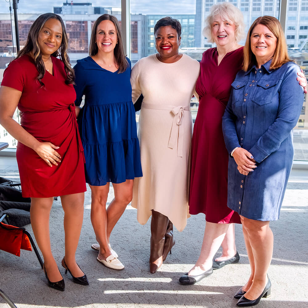 Victoria at Mayo Clinic with fellow Mayo Clinic Diet members and Tara Schmidt
